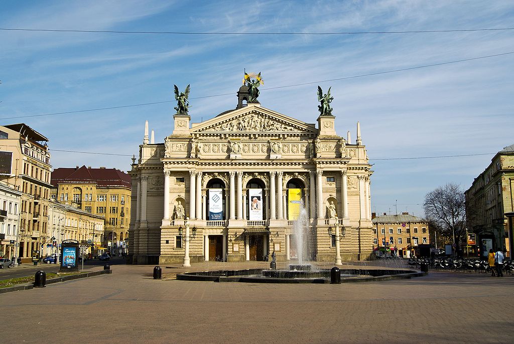 Театр, городская площадь, Львов