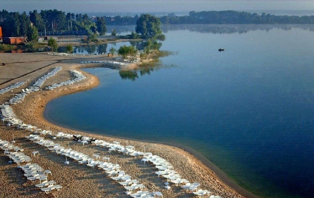 Куди поїхати під Києвом — відпочинок біля води на блакитному озері