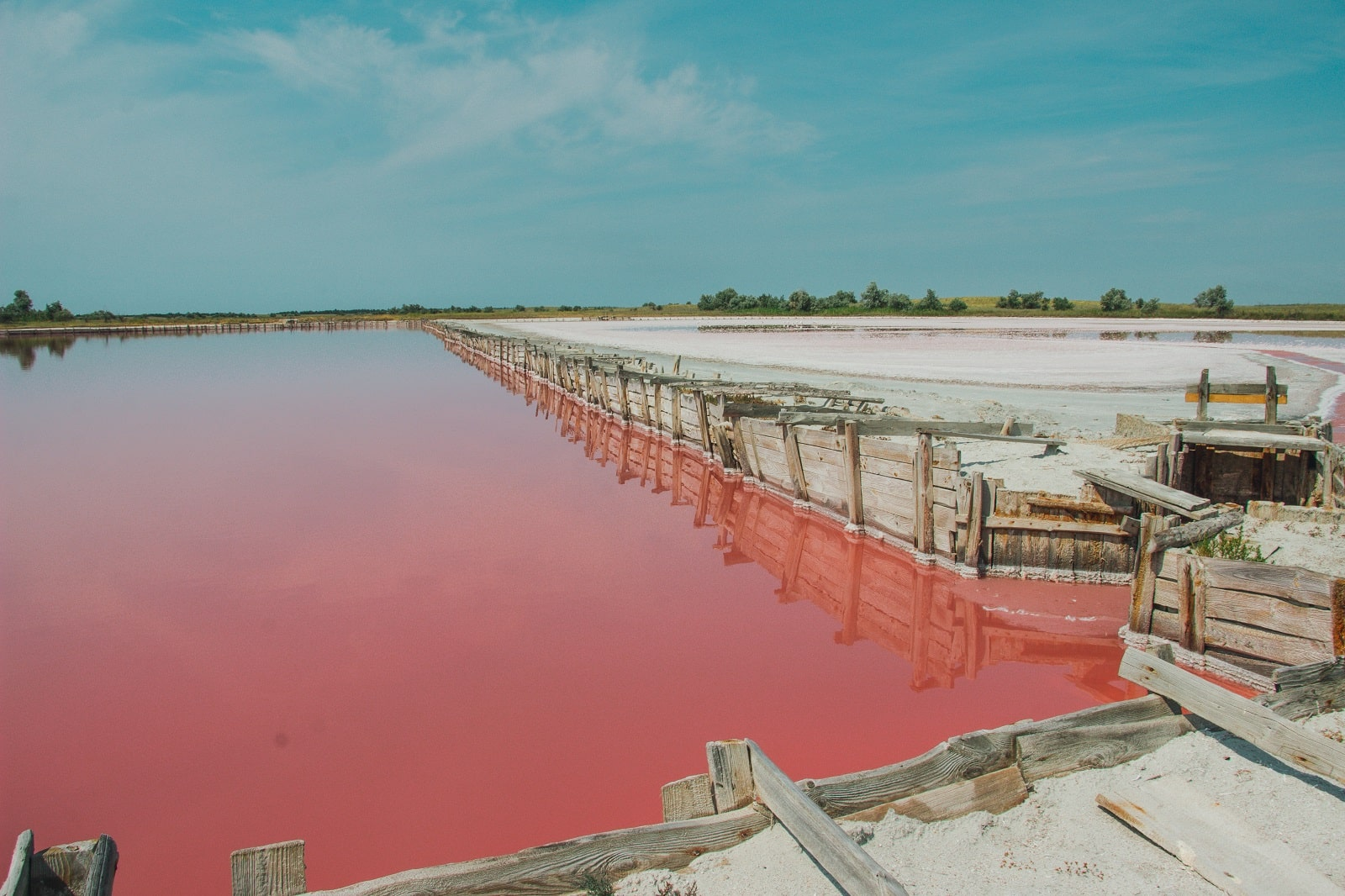 Лікувальні, солоні рожеві озера