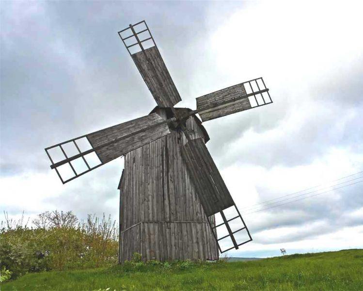 100-річний вітряк — окраса «Зерноленду» в с. Івківці