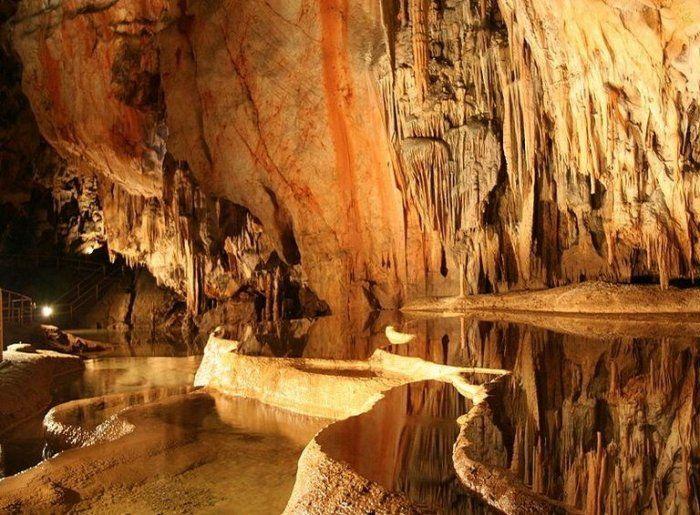 Краса Оптимістичної соляної печери в Тернопільській області