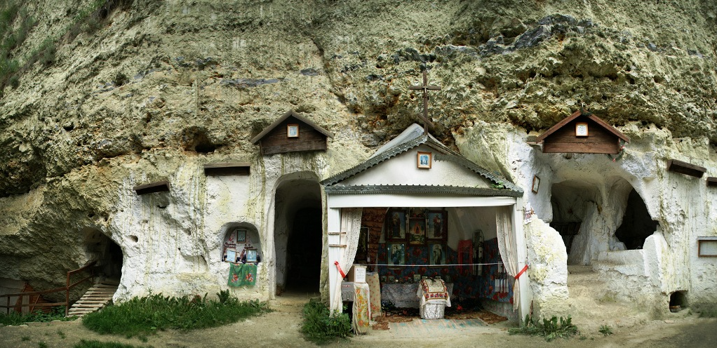 Бакотський скельний монастир — старовинна святиня