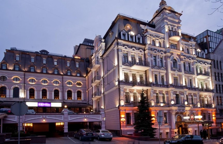 «Опера» — готель в Києві з особливою естетикою