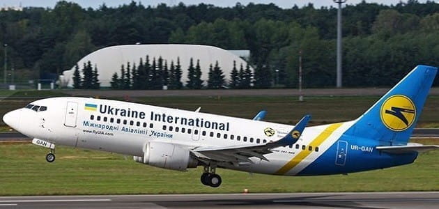 Почему летать украинцам так дорого?