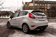Ford Fiesta арендный автомобиль, вид сзади