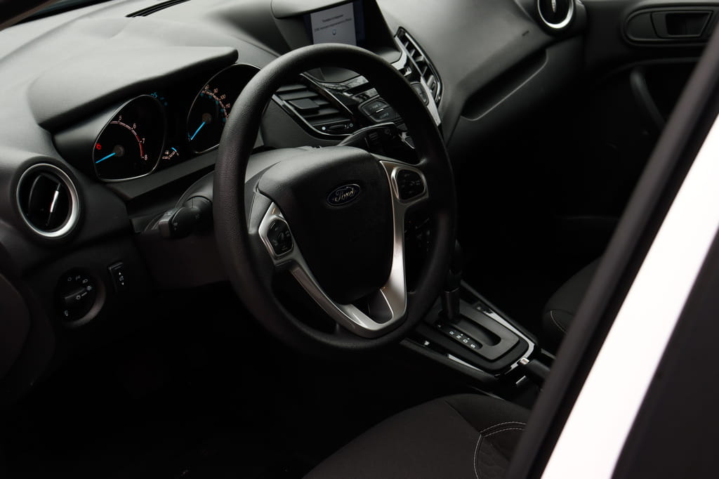 Ford Fiesta доступен для аренды, экономичный городской автомобиль