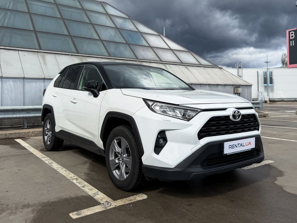 Взять в аренду Toyota RAV4