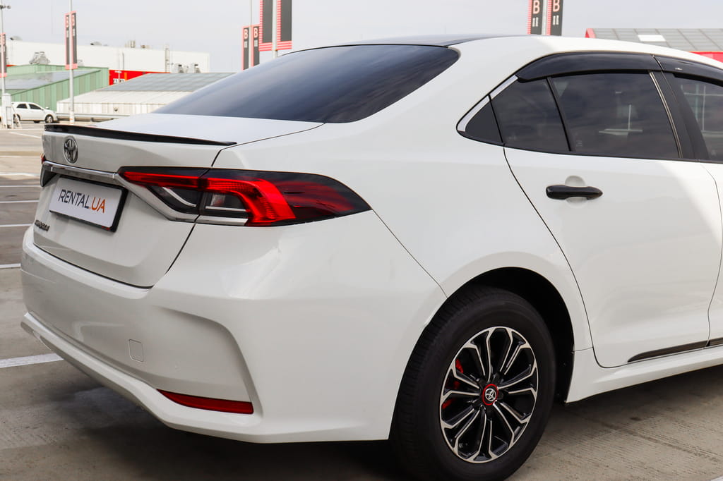 Взять в аренду Toyota Corolla new