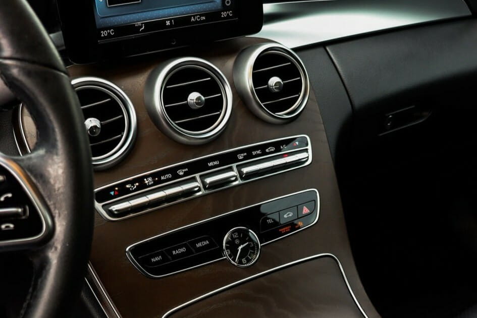 Посуточная аренда Mercedes C300