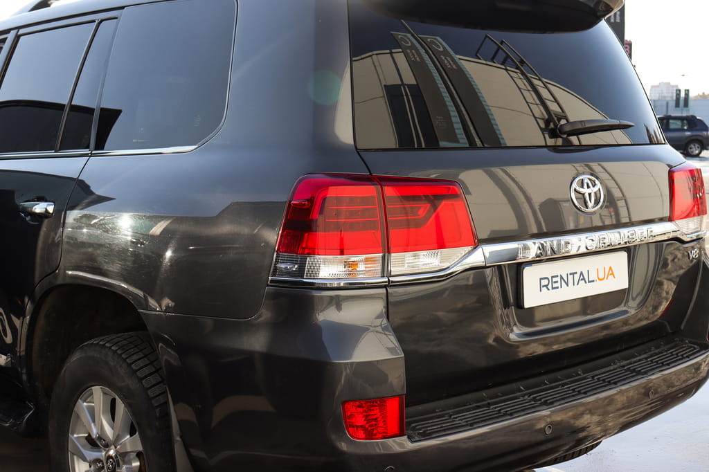 Аренда Toyota Land Cruiser 200