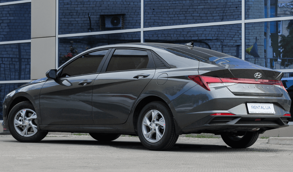 Взять в аренду Hyundai Elantra new