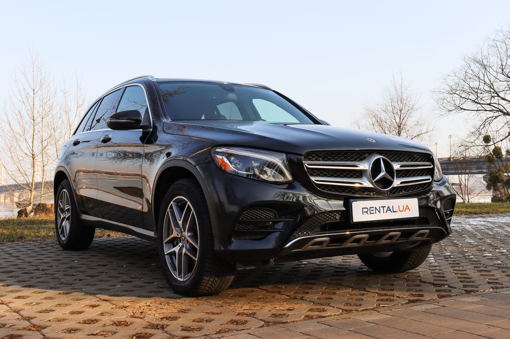 Взять в аренду Mercedes Benz GLC300
