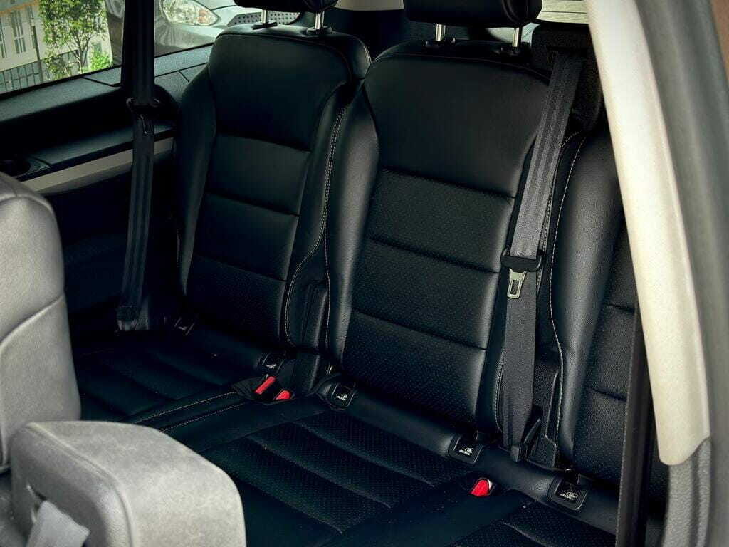 Аренда машины Peugeot Expert Traveller