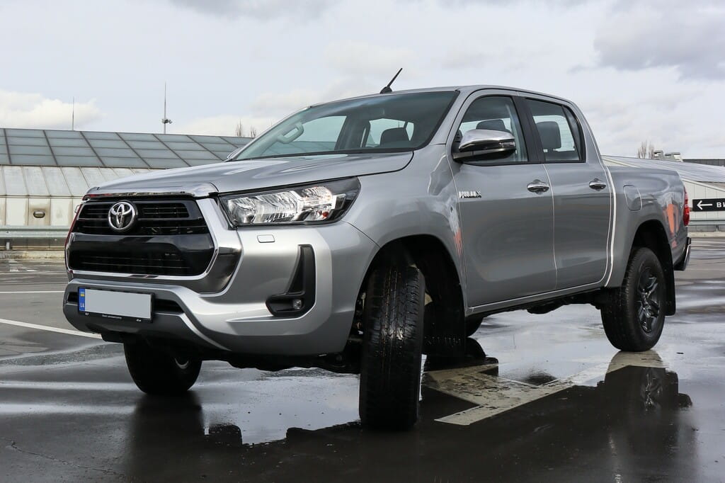 Взять в аренду Toyota HILUX
