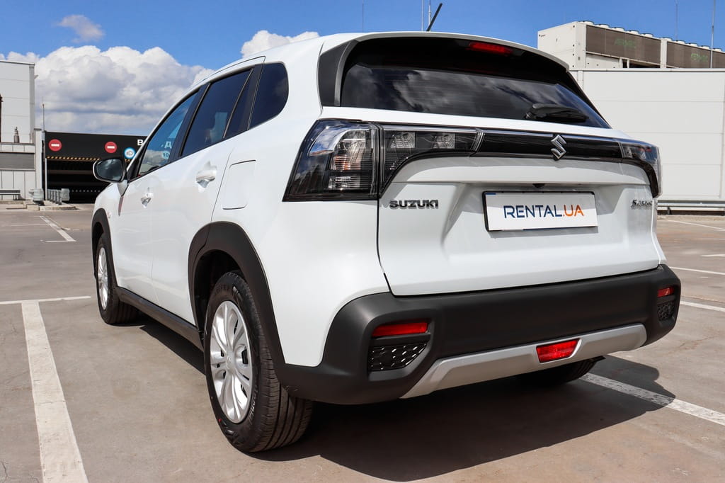 Взять в аренду Suzuki S-CROSS