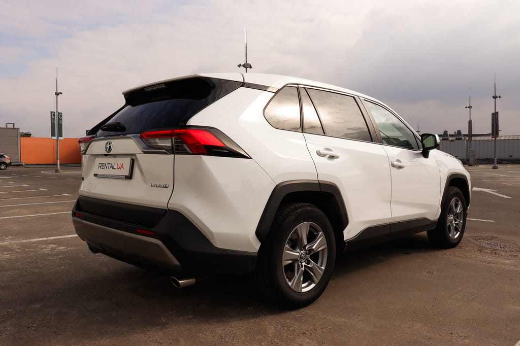 Посуточная аренда Toyota RAV4 HYBRID