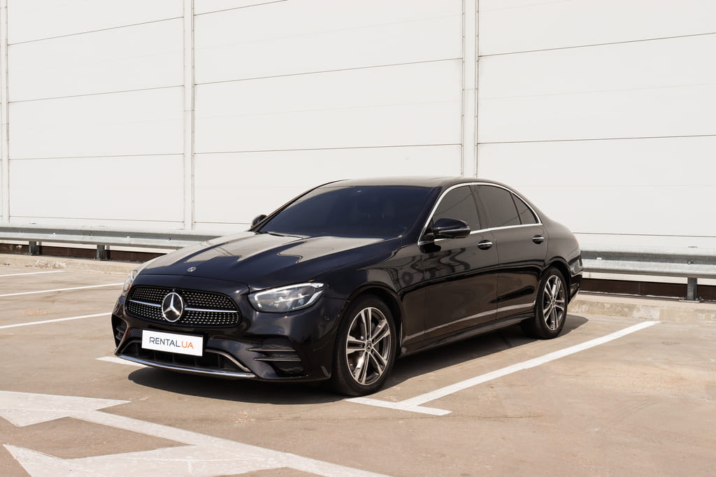 Взять в аренду Mercedes E350