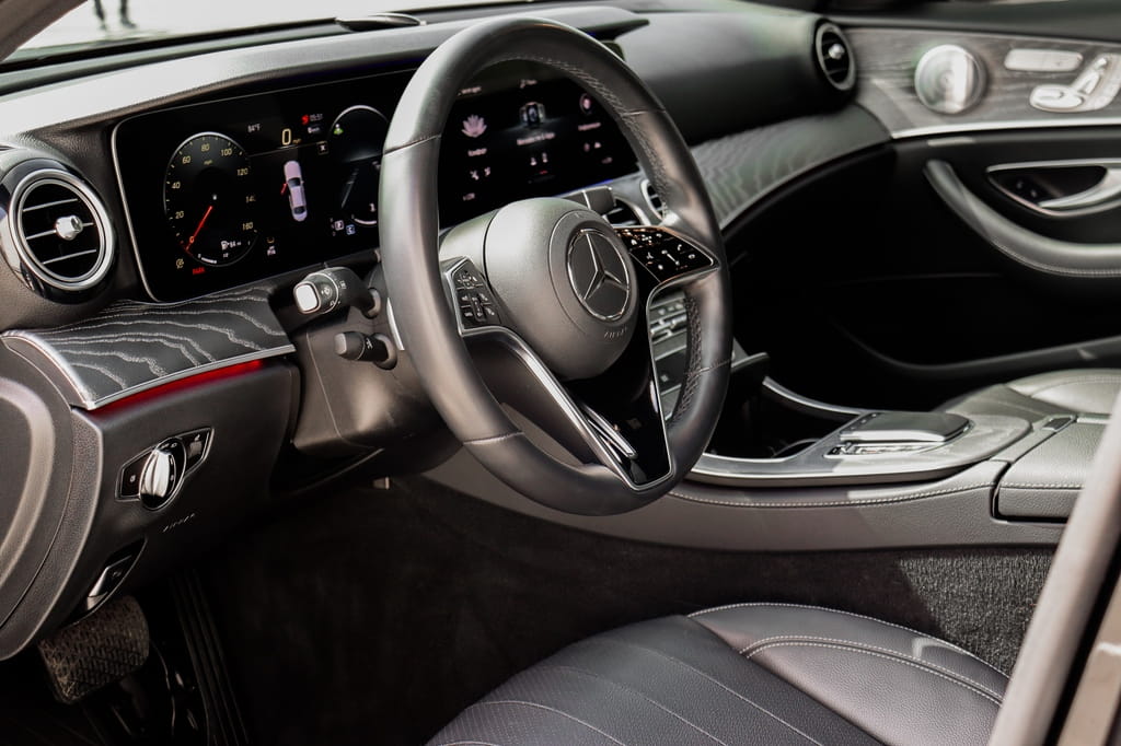 Посуточная аренда Mercedes E350