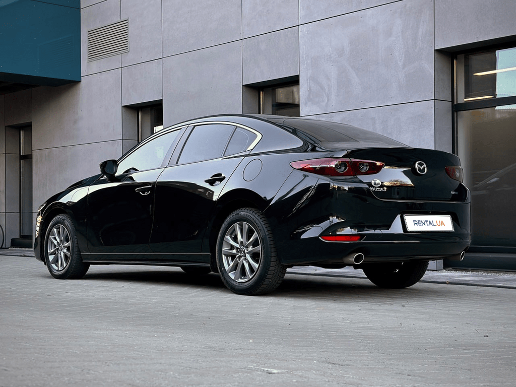 Взять в аренду Mazda 3