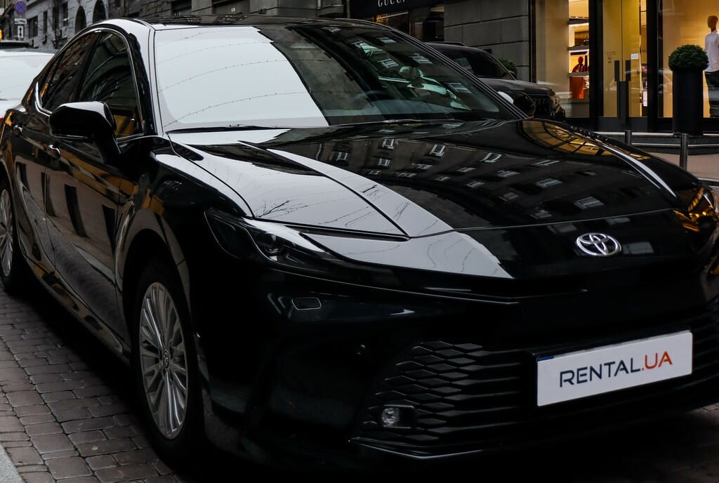Взять в аренду Toyota Camry HYBRID (XV80)