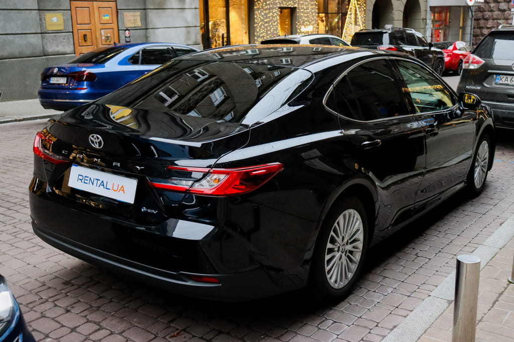 Посуточная аренда Toyota Camry HYBRID (XV80)