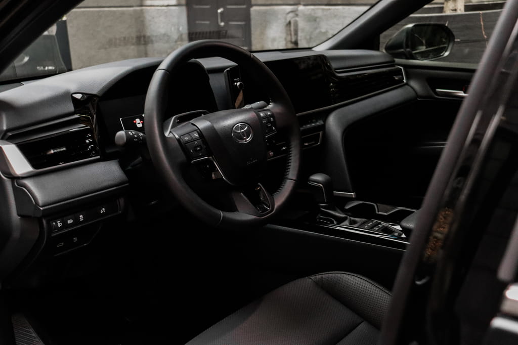 Toyota Camry HYBRID (XV80) на прокат