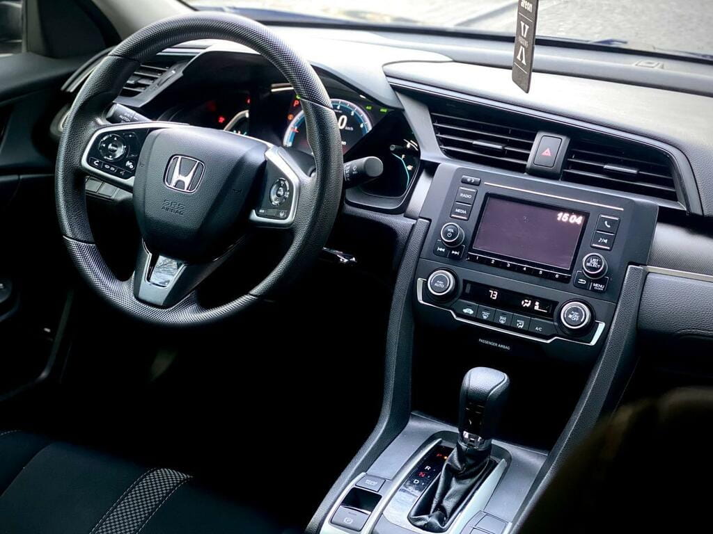 Современный Honda Civic для городских дорог