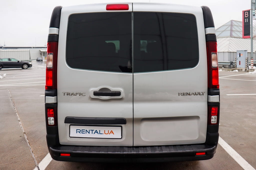 Посуточная аренда Renault Trafic new