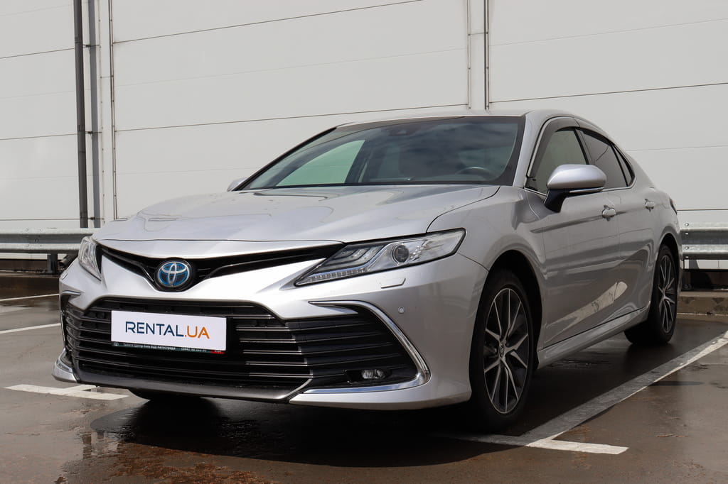Взять в аренду Toyota Camry HYBRID (XV70)