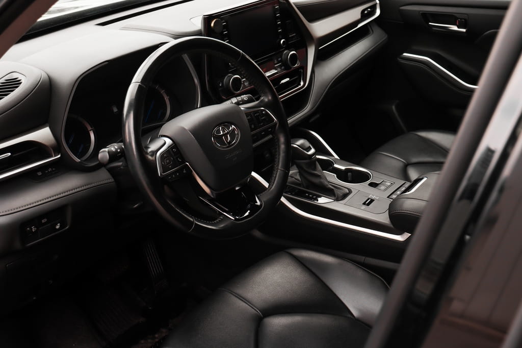 Посуточная аренда Toyota Highlander hybrid
