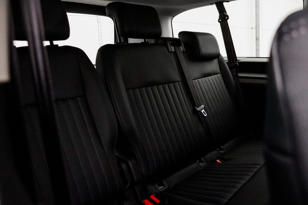 Аренда машины Peugeot Expert Traveller new