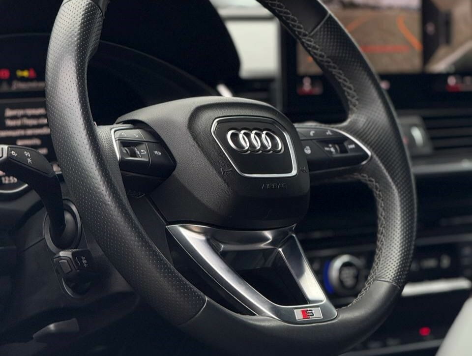 Взять в аренду Audi Q5 new